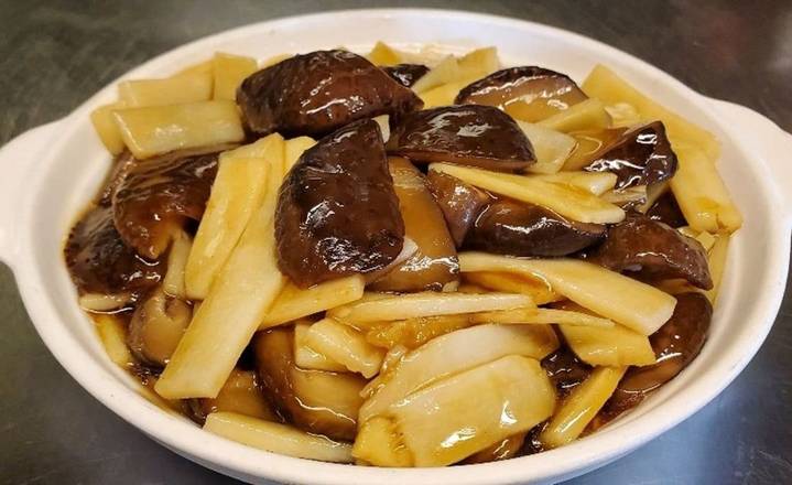 V10. Sautéed Black Mushroom & Bamboo Shoot 炒双冬